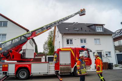 Remseck: Abdeckplane weht vom Feld und landet in einer Hochspannungsleitung